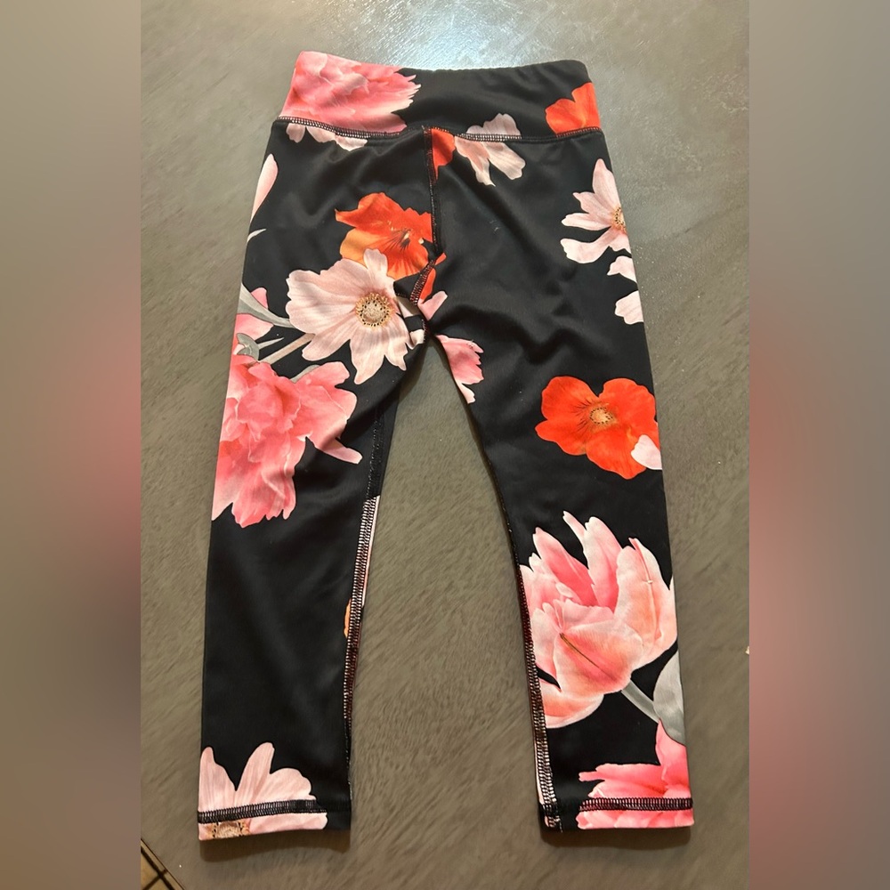 Old Navy Black and Pink Floral Leggings 👖🥰 - Picture 4 of 4